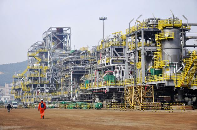 Un site de construction de plates-formes pétrolières à Qingdao, dans la province de Shnadong, le 18 janvier 2018  [- / AFP]