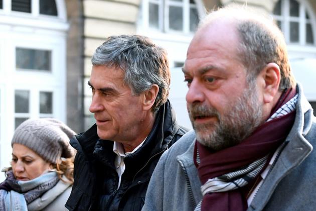 L'ancien ministre du Budget Jérôme Cahuzac (centre) et son avocat Eric Dupond-Moretti (droite) à leur arrivée au palais de Justice de Paris le 21 février 2018 [Eric FEFERBERG / AFP]