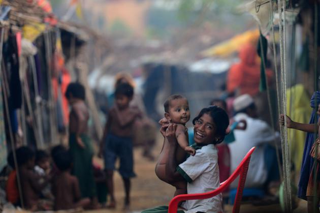Des réfugiés rohingyas au camp de Hakimpara, le 24 novembre 2017 à Ukhia, au Bangladesh [Munir UZ ZAMAN / AFP]