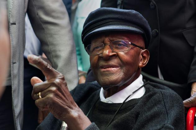 Prix Nobel de la Paix, l'archevêque sud-africain Desmond Tutu, ici au Cap le 7 octobre 2016, a renoncé à son rôle d'ambassadeur pour Oxfam,  [Rodger Bosch / AFP/Archives]