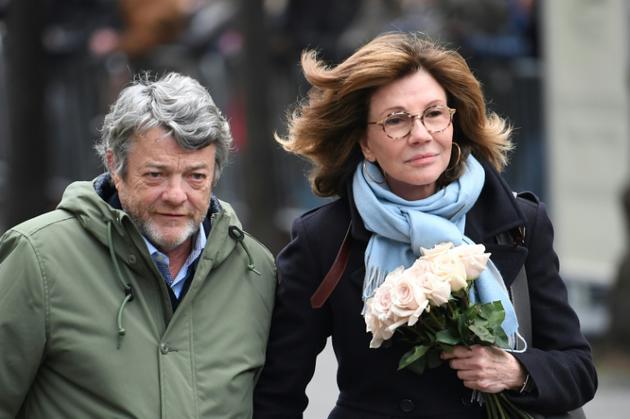 L'ancien ministre Jean-Louis Borloo et la journaliste Béatrice Schönberg, assistent aux funérailles de France Gall, à Paris, le 12 janvier 2018 [Eric FEFERBERG / AFP]