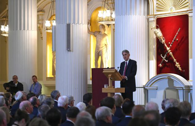 Le ministre britannique des Finances Philip Hammond s'adresse aux banquiers et financiers de la City, le 20 juin 2017 à Mansion House, à Londres [PAUL ELLIS                        / AFP]