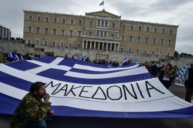 Des manifestants défilent à Athènes contre un compromis sur le nom de la Macédoine, envisagé par le gouvernement, le 4 février 2018 [Louisa GOULIAMAKI                 / AFP]