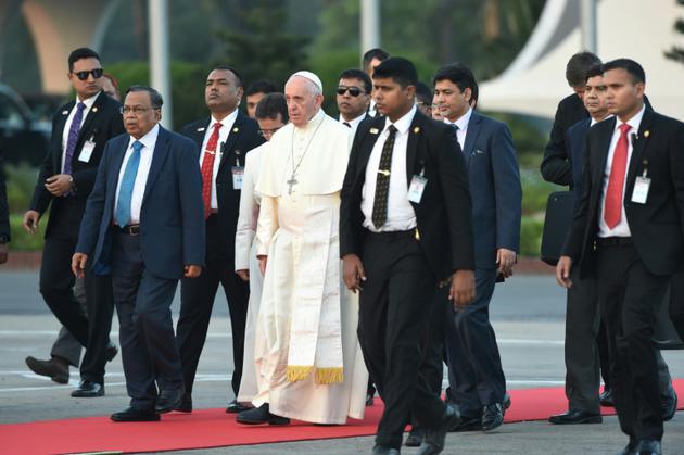 Le pape François s'apprête à quitter Dacca, le 2 décembre 2017 [PRAKASH SINGH / AFP]