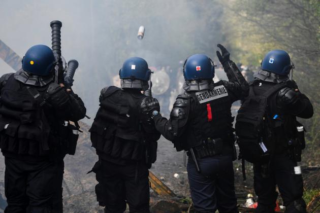 Affrontement entre police et zadistes à Notre-Dame-des-Landes dimanche 15 avril 2018 [Damien MEYER / AFP]