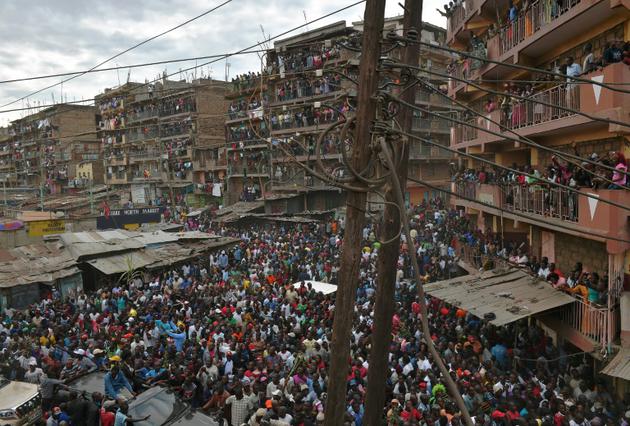 L'opposant Raila Odinga, le 13 août 2017, quitte le bidonville de Mathare à Nairobi  [CARL DE SOUZA / AFP]