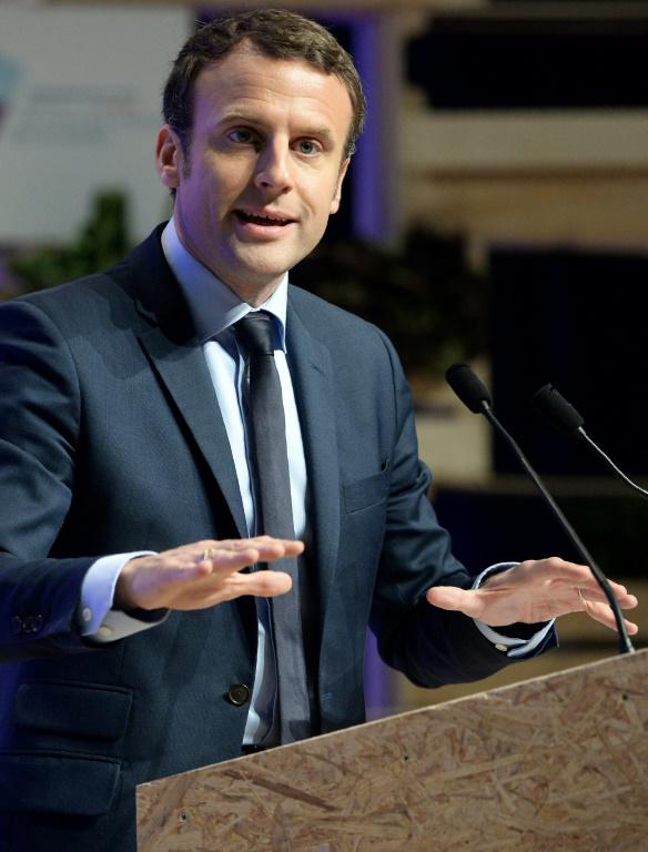 Emmanuel Macron, le 30 mars 2017 à Brest lors du grand débat organisé par le Conseil de l'agriculture français [FRED TANNEAU / AFP]