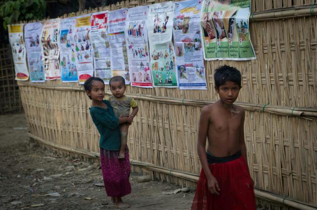 Des enfants rohingyas à Shan Taung dans les environs de  Mrauk U proche de la frontière avec le Bangladesh, le 4 avril 2018 [Phyo Hein KYAW / AFP]