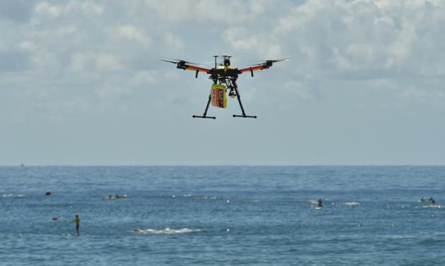 Un drone utilisé pour la surveillance des requins au large de la plage de Bilgola au nord de Sydney le 10 décembre 2017 [PETER PARKS / AFP]