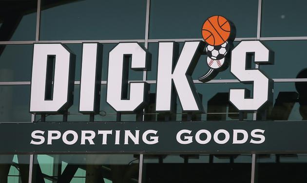 Le PDG de Dick's Sporting Goods a déclaré que son entreprise ne vendrait plus de fusils d'assaut semi-automatiques [Scott Olson / GETTY IMAGES NORTH AMERICA/AFP/Archives]
