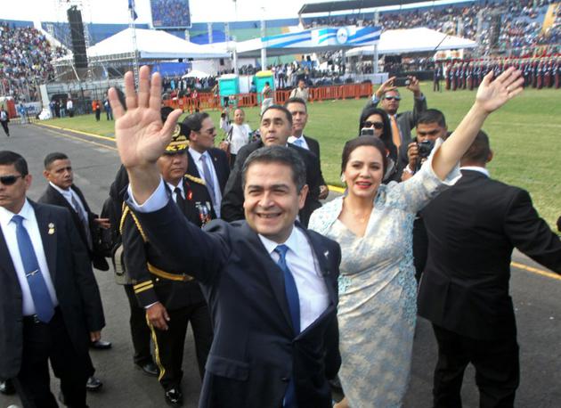Le président réélu Juan Orlando Hernandez et son épouse Ana García, le 27 janvier 2018 à Tegucigalpa [STR / AFP]