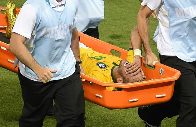 Neymar, blessé en quarts de finale face à la Colombie lors du Mondial, à Fortaleza, le 4 juillet 2014 [ODD ANDERSEN / AFP/Archives]
