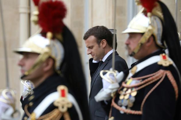 Le président français Emmanuel Macron sur le perron du palais de l'Elysée à Paris le 27 mars 2017 [ludovic MARIN / AFP/Archives]
