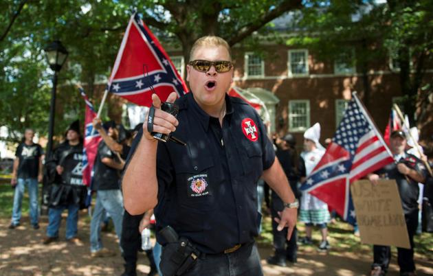 Un membre du Ku Klux Klan lors d'un rassemblement de groupuscules d'extrême droite, le 8 juillet 2017 à Charlottesville (Virginie)  [ANDREW CABALLERO-REYNOLDS / AFP]