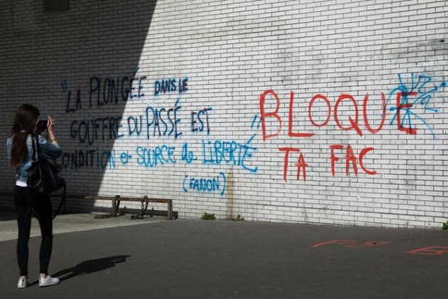 Un mur de l'université de Paris 8 à Saint-Denis (nord de Paris) le 6 avril 2018 lors d'une épisode de grève des étudiants [Ludovic MARIN / AFP]