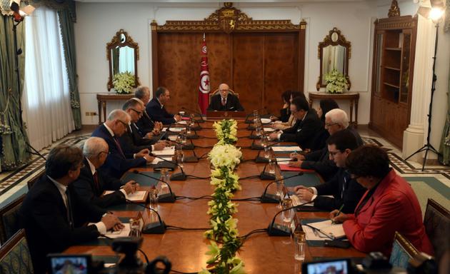 Réunion à Tunis du président Beji Caid Essebsi (C) avec les partis politiques, les syndicats et le patronat après les protestations contre la hausse des prix et le chômage, le 13 janvier 2018 [FETHI BELAID / AFP]
