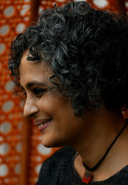 L'auteure indienne Arundhati Roy lors d'un interview avec l'AFP à New Delhi le 8 décembre 2017 [MONEY SHARMA / AFP]