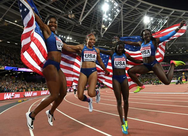 Les relayeuses américaines: Aaliyah Brown, Allyson Felix, Tori Bowie et Morolake Akinosun, sont les reines du 4x100 m à Londres, le 12 août 2017 [Kirill KUDRYAVTSEV / AFP]