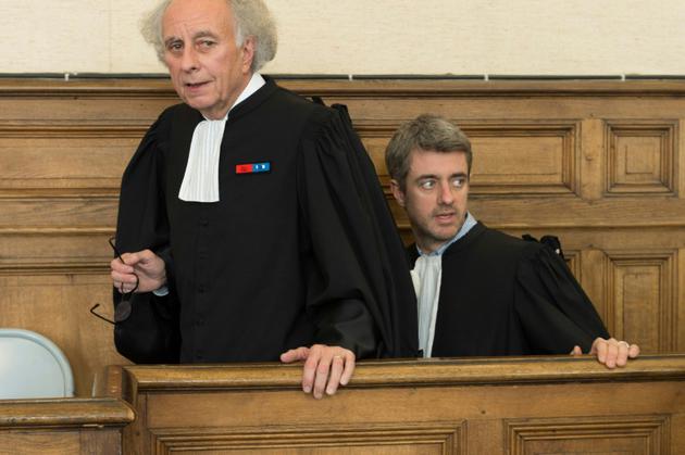 Les avocats de Cécile Bourgeon  Gilles-Jean Portejoie (g) et Renaud Portejoie (d) dans la salle de la cour d'assises de Haute-Loire au Puy-en-Velay, le 5 février 2018  [Thierry Zoccolan / AFP]