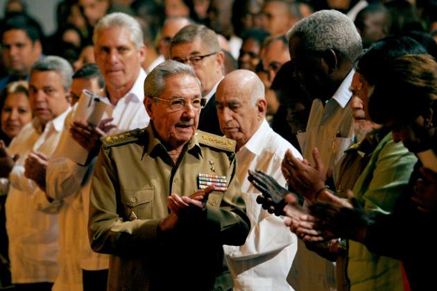 Le président cubain Raul Castro (c), le 7 novembre 2017 à La Havane [YAMIL LAGE / AFP/Archives]