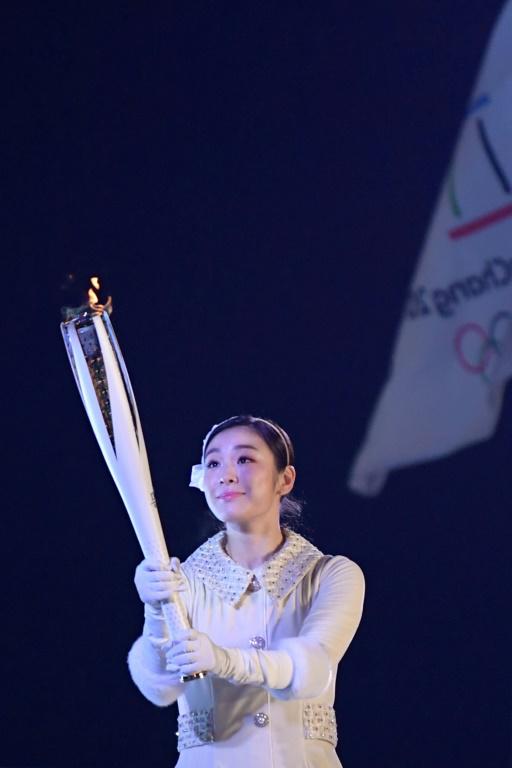 la patineuse artistique Kim Yu-na se prépare à allumer la vasque olympique, lors de la cérémonie d'ouverture des JO-2018, le 9 février 2018 à Pyeongchang  [MOHD RASFAN / AFP]