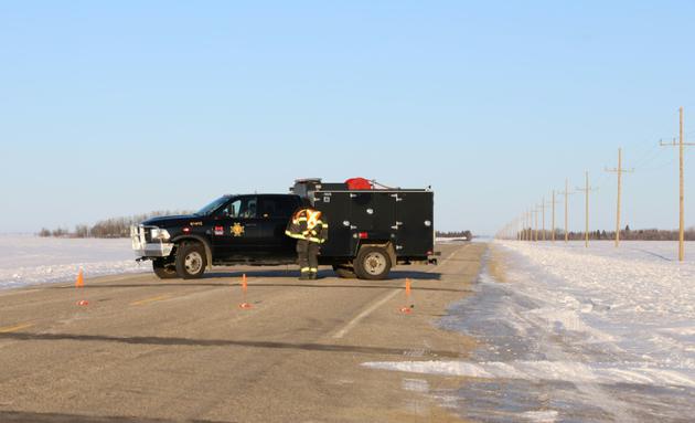 Un véhicule des secours près du lieu d'une collision entre un camion et un bus transportant une équipe de hockeyeurs dans la province canadienne de la Saskatchewan (ouest), le 7 avril 2018 [Kymber RAE / AFP]