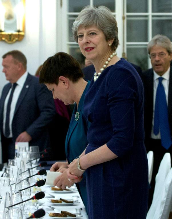 La Première ministre britannique Theresa May, lors du dîner informel organisé avant le sommet européen de Tallinn, le 28 septembre 2017 [Virginia Mayo / POOL/AFP]