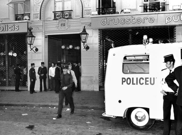 Le drugstore Publicis après l'attentat le 15 septembre 1974 à Paris [STF / AFP/Archives]