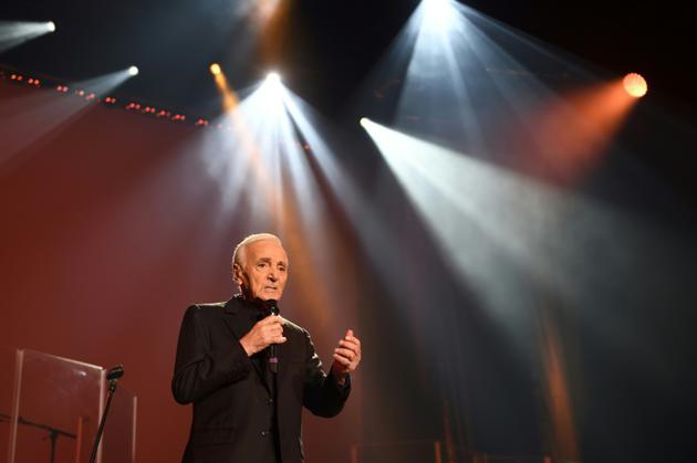Le chanteur Charles Aznavour en concert à l'AccorHotels Arena de Bercy, le 13 décembre 2017 à Paris [Eric FEFERBERG / AFP]