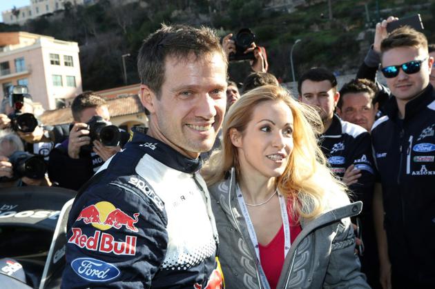 Le Français Sébastien Ogier (M-Sport Ford) avec sa femme après sa 5e victoire consécutive dans le Rallye Monte-Carlo, le 28 janvier 2018 à Monte-Carlo [Valery HACHE / AFP]