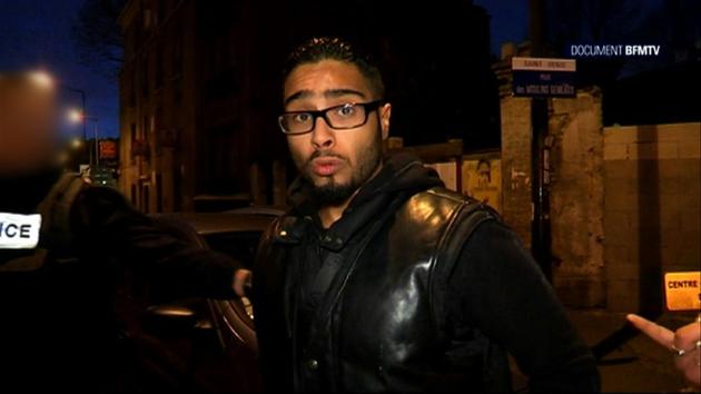 Le "logeur" de jihadistes du 13 novembre, Jawad Bendaoud le 18 novembre 2015 à Saint-Denis, dans une capture vidéo de BFMTV [- / BFMTV/AFP/Archives]