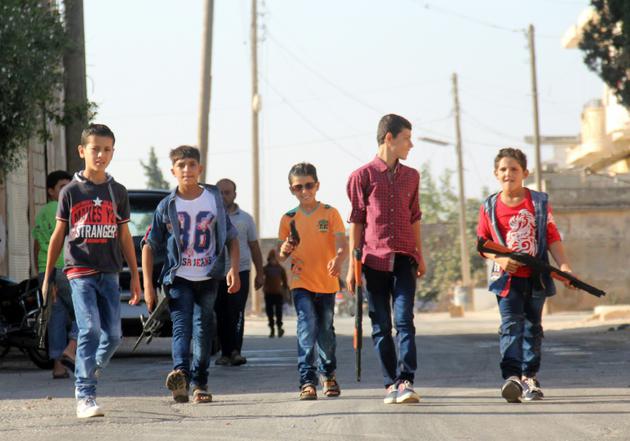 Des enfants syriens, le 1er septembre 2017 à Binnish, près d'Idbleb (Syrie) [Omar haj kadour / AFP]