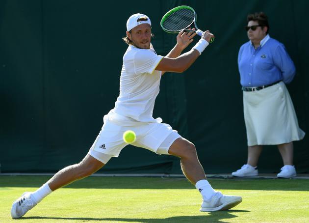 Le Français Lucas Pouille face au Polonais Jerzy Janowicz au 2e tour à Wimbledon, le 5 juillet 2017 [Glyn KIRK / AFP]