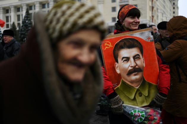 Commémoration du 65 vanniversaire de la mort de Staline à Moscou, sur la place Rouge, le 5 mars 2018 [Kirill KUDRYAVTSEV / AFP]