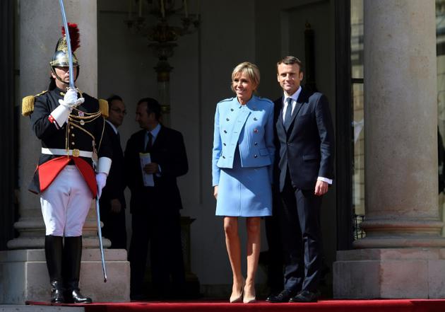 Emmanuel Macron et son épouse Brigitte Trogneux le 14 mai 2017 à l'Elysée [ERIC FEFERBERG / AFP]