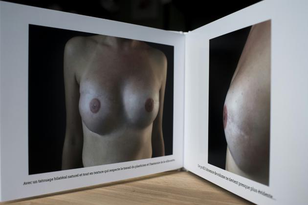 Image d'un tatouage en 3D réalisé sur le sein d'une femme par  Alexia Cassar à Marly-la-Ville près de Paris, le 21 novembre 2017 [Philippe LOPEZ / AFP]