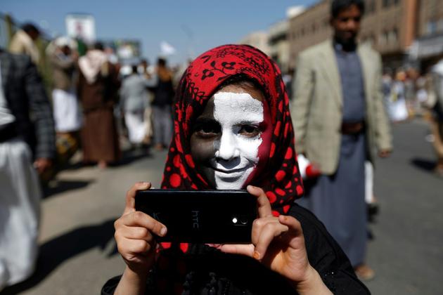 Une fillette participe à Sanaa à une manifestation contre le blocus imposé au Yémen par la coalition militaire arabe sous commandement saoudien, le 13 novembre 2017 [ / AFP]