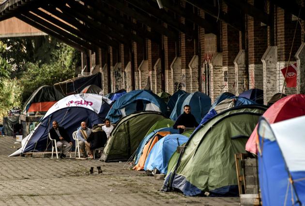 Des migrants dans un campement improvisé à Lille le 6 octobre 2017  [PHILIPPE HUGUEN / AFP/Archives]
