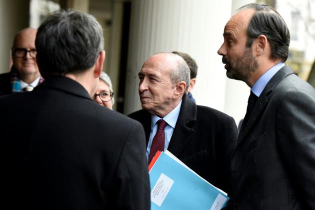 Edouard Philippe et le ministre de l'Intérieur Gérard Collomb (C), à Lyon, le 19 février 2018 [JEAN-PHILIPPE KSIAZEK / AFP/Archives]