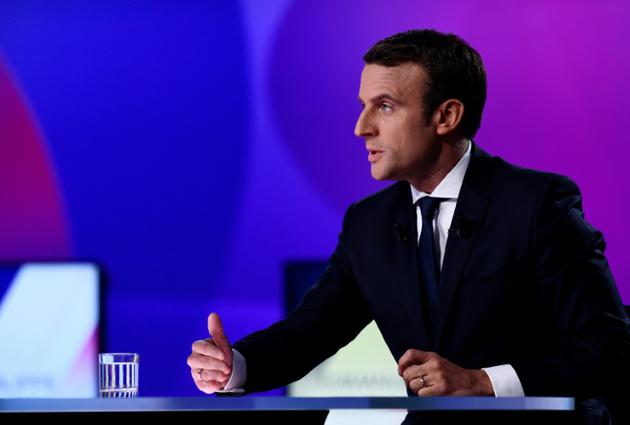 Le candidat à la présidentielle Emmanuel Macron lors d'une interview le 20 avril 2017 [Martin BUREAU / POOL/AFP]