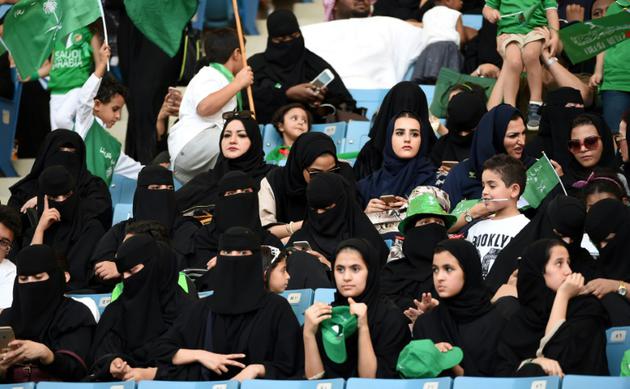 Des femmes saoudiennes assistent dans un stade de Ryad, la capitale saoudienne à une commémoration le 23 septembre 2017 [Fayez Nureldine / AFP/Archives]