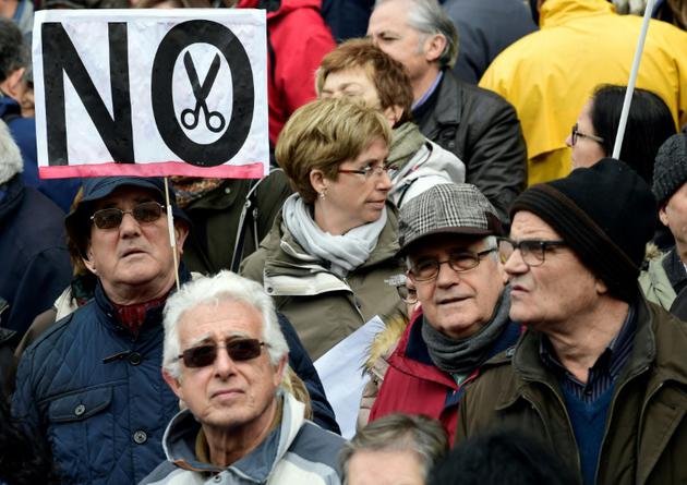 Des manifestants contre la dévalorisation des retraites, le 17 mars 2018 à Madrid [JAVIER SORIANO / AFP]