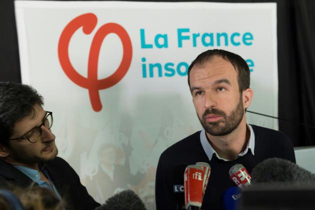 Face aux médias Manuel Bompard, coordinateur des campagnes de LFI, le 25 novembre 2017 à Cournon-d'Auvergne près de Clermont-Ferrand [Thierry Zoccolan / AFP]