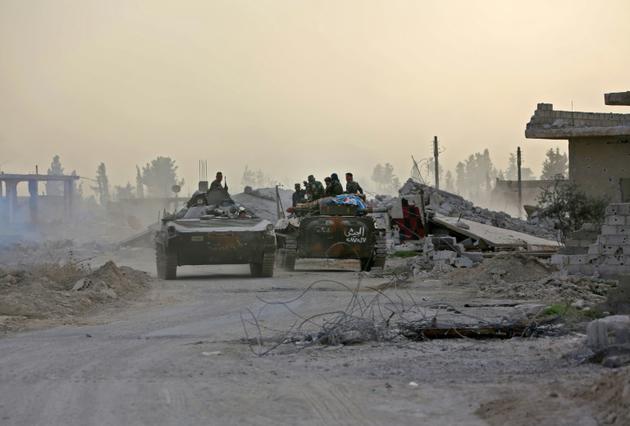 Des chars des forces armées syriennes lors de leur avancée dans la Ghouta orientale, le 4 mars 2018 [STRINGER / AFP]