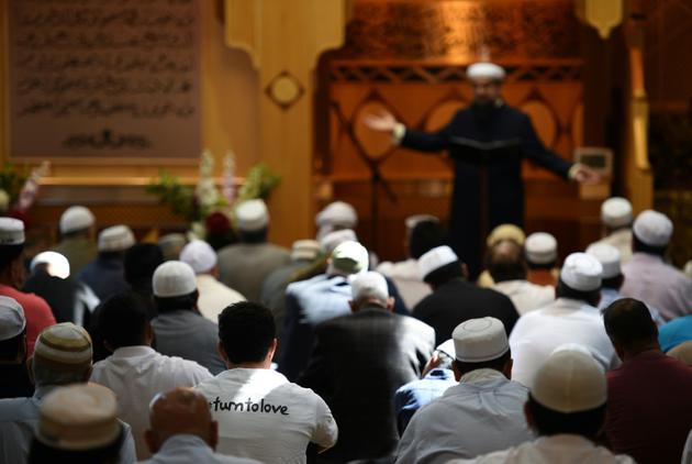 Des fidèles dans la grande mosquée de Manchester, le  26 mai 2017  [Oli SCARFF                           / AFP]