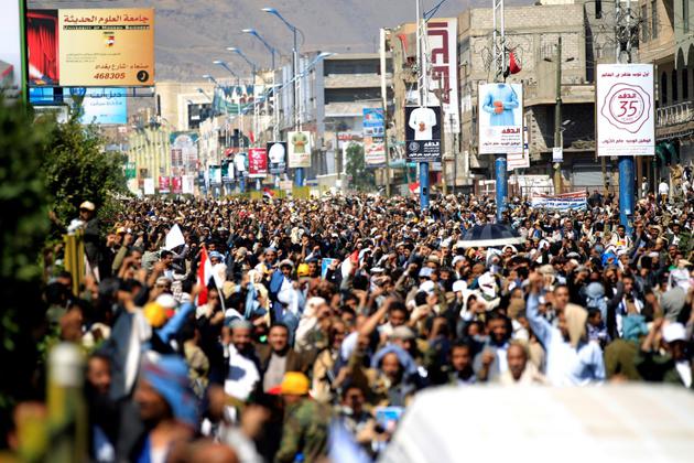 Photo d'une manifestation à Sanaa, la capitale du Yémen sous contrôle des rebelles houthis, demandant la fin du blocus, le 13 novembre 2017 [MOHAMMED HUWAIS / AFP]