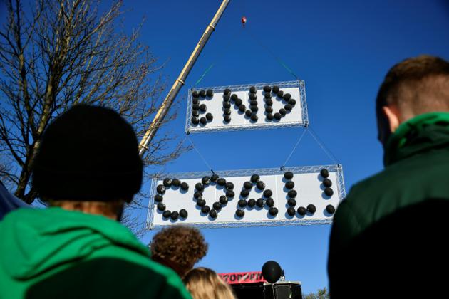 Manifestants lors de la marche pour le climat organisée le 4 novembre à Bonn (Alemagne) avant l'ouverture de la COP23 [SASCHA SCHUERMANN / AFP]