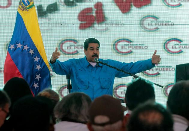 Le président vénézuélien Nicolas Maduro s'adresse à ses partisans, lors d'un meeting, le 25 juillet 2017 à Caracas [ / Présidence vénézuélienne/AFP]