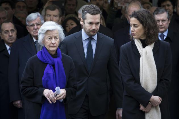 La veuve de Claude Erignac, Dominique Erignac, et ses enfants, lors de l'inauguration d'une place au nom de son mari, le 6 février 2018 [Kamil ZIHNIOGLU / POOL/AFP]