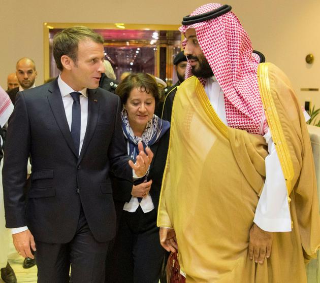 Photo obtenue auprès du palais royal saoudien montrant le prince héritier Mohammed Ben Salmane et le président français Emmanuel Macron, le 9 novembre 2017 à Ryad [BANDAR AL-JALOUD / Saudi Royal Palace/AFP/Archives]